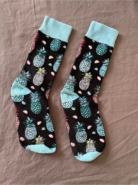 Men's Black Pineapple Pattern Crew Socks with Light Blue Accents